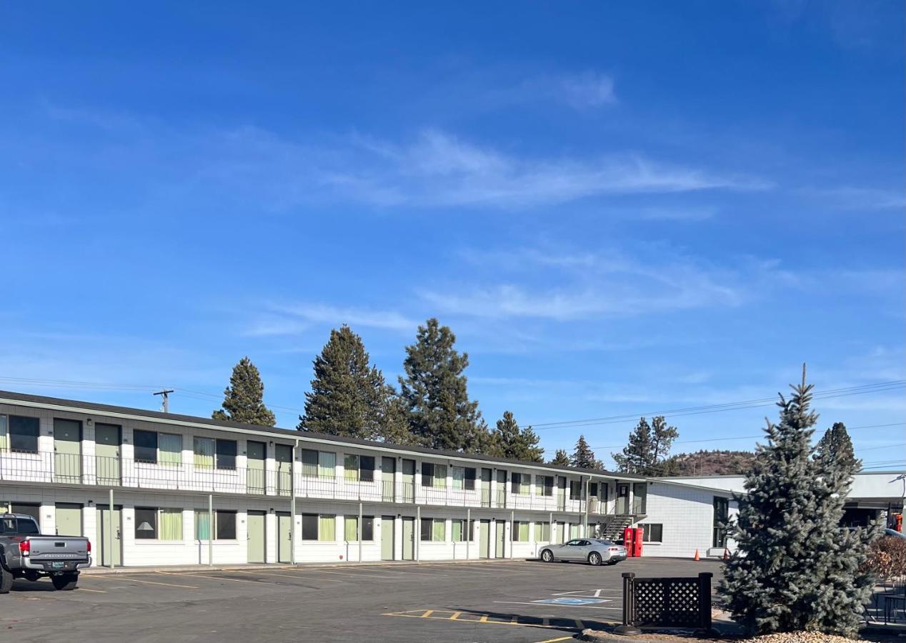 Bend Inn & Suites Exterior photo