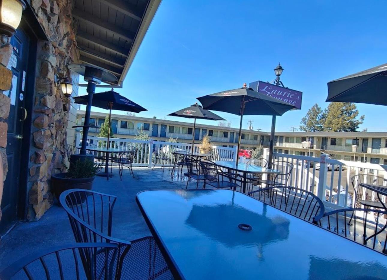 Bend Inn & Suites Exterior photo
