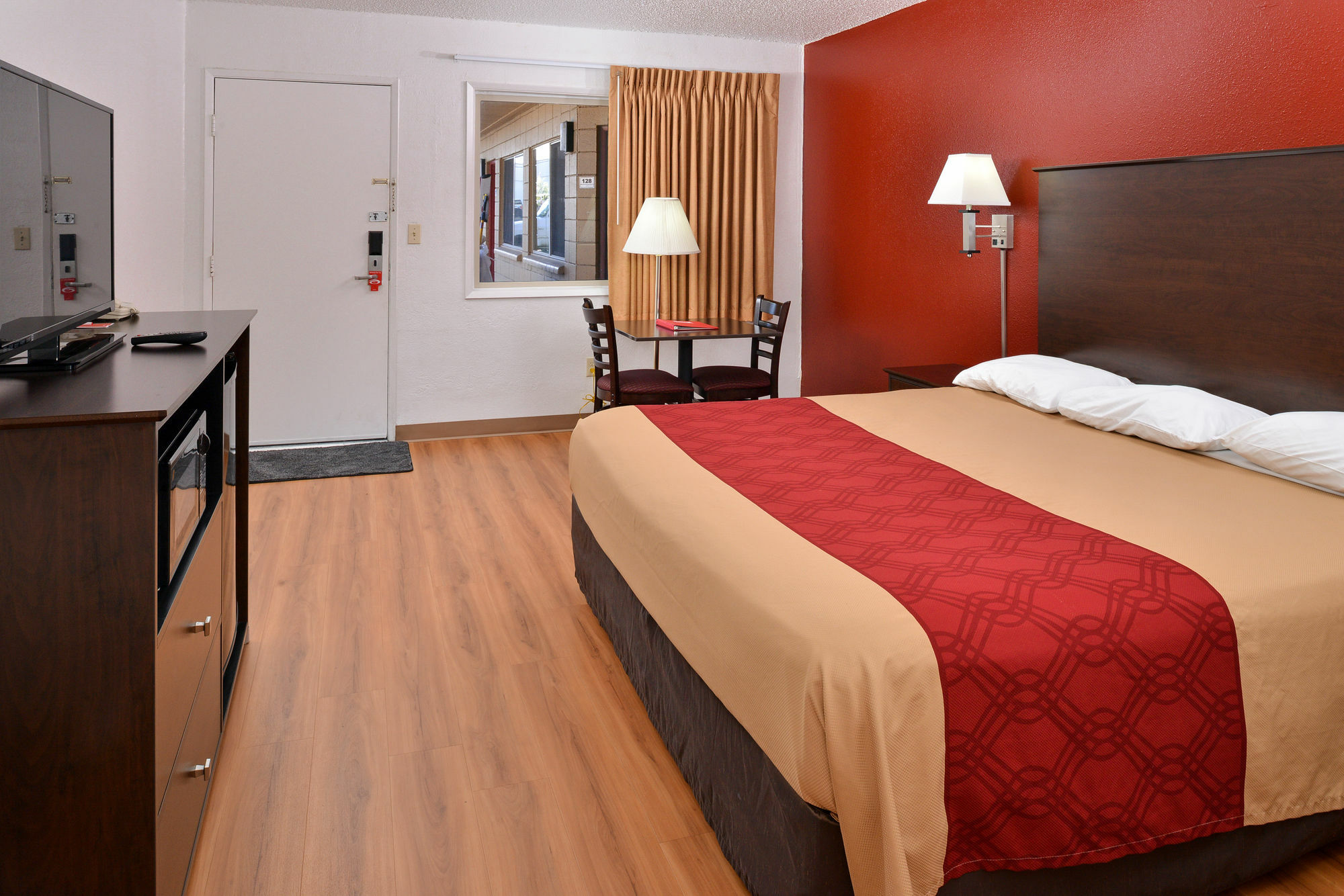 Bend Inn & Suites Exterior photo